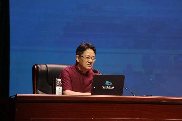 达道宝 著名诗人胡弦江城以诗会友：诗是非虚构