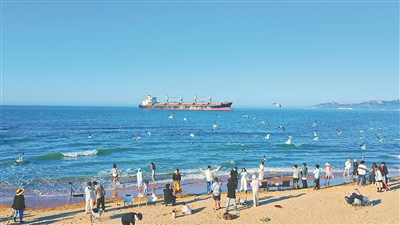 拿柜配资 滨海小城“释放”假日魅力